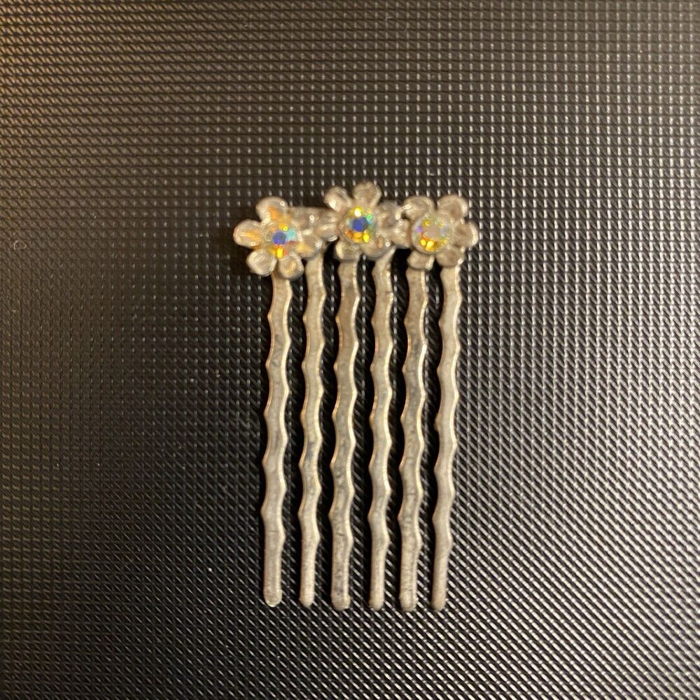 Bridal Comb With Three Flower Rhinestones Design